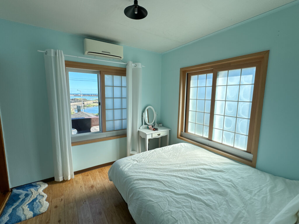 coastal breeze room at sinyang beach at Jeju Kite Stay